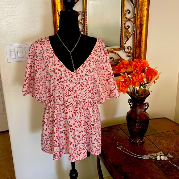 Cute blouse!! 1X - Picture 1 of 6